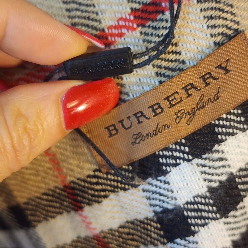 Burberry Scarf - Picture 2 of 11